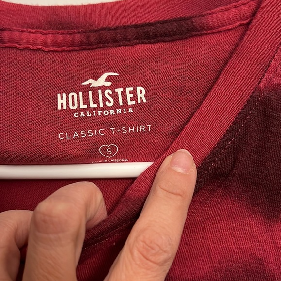 Hollister t shirt. Size small. Brand new just wrinkly from being in bag. - Picture 2 of 2
